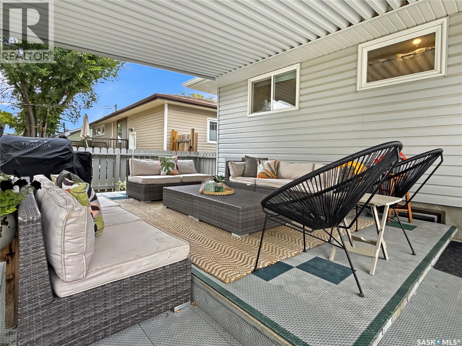 810 11th AVENUE NE - 24