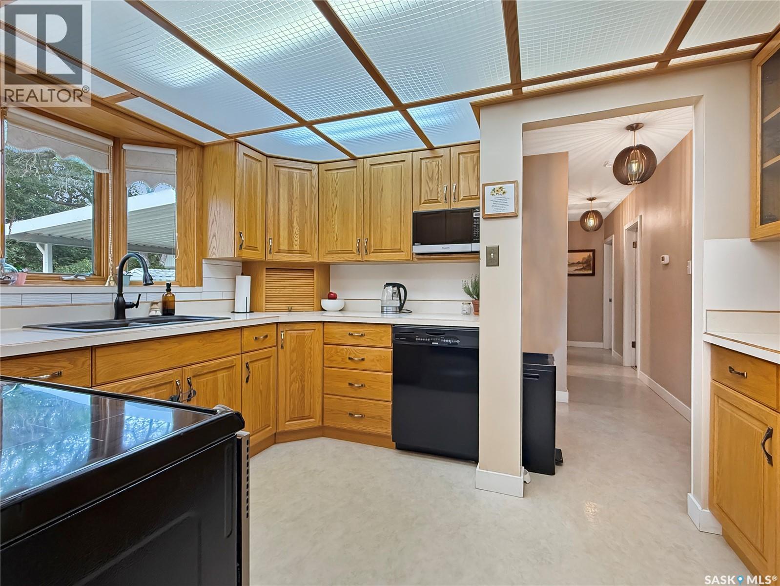 810 11th AVENUE NE - Image 9