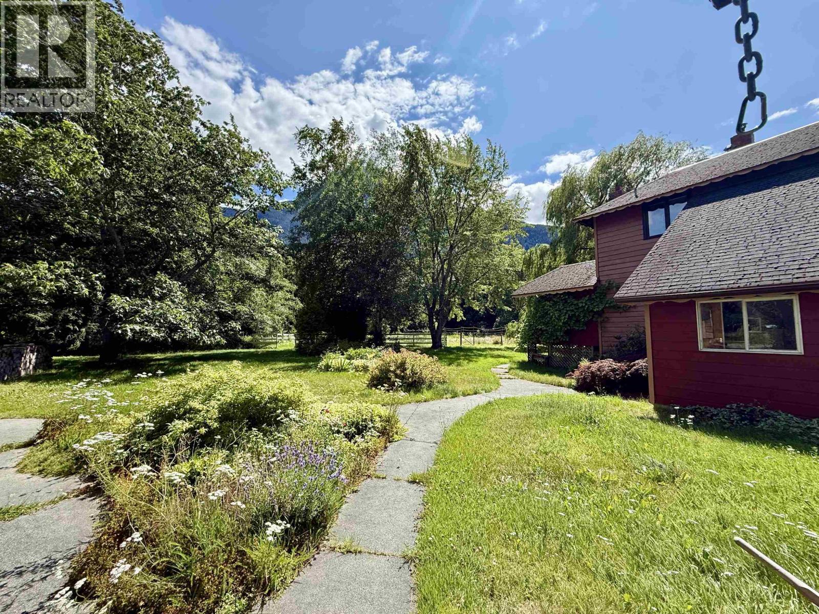 4233 MACKENZIE 20 HIGHWAY - Image 8
