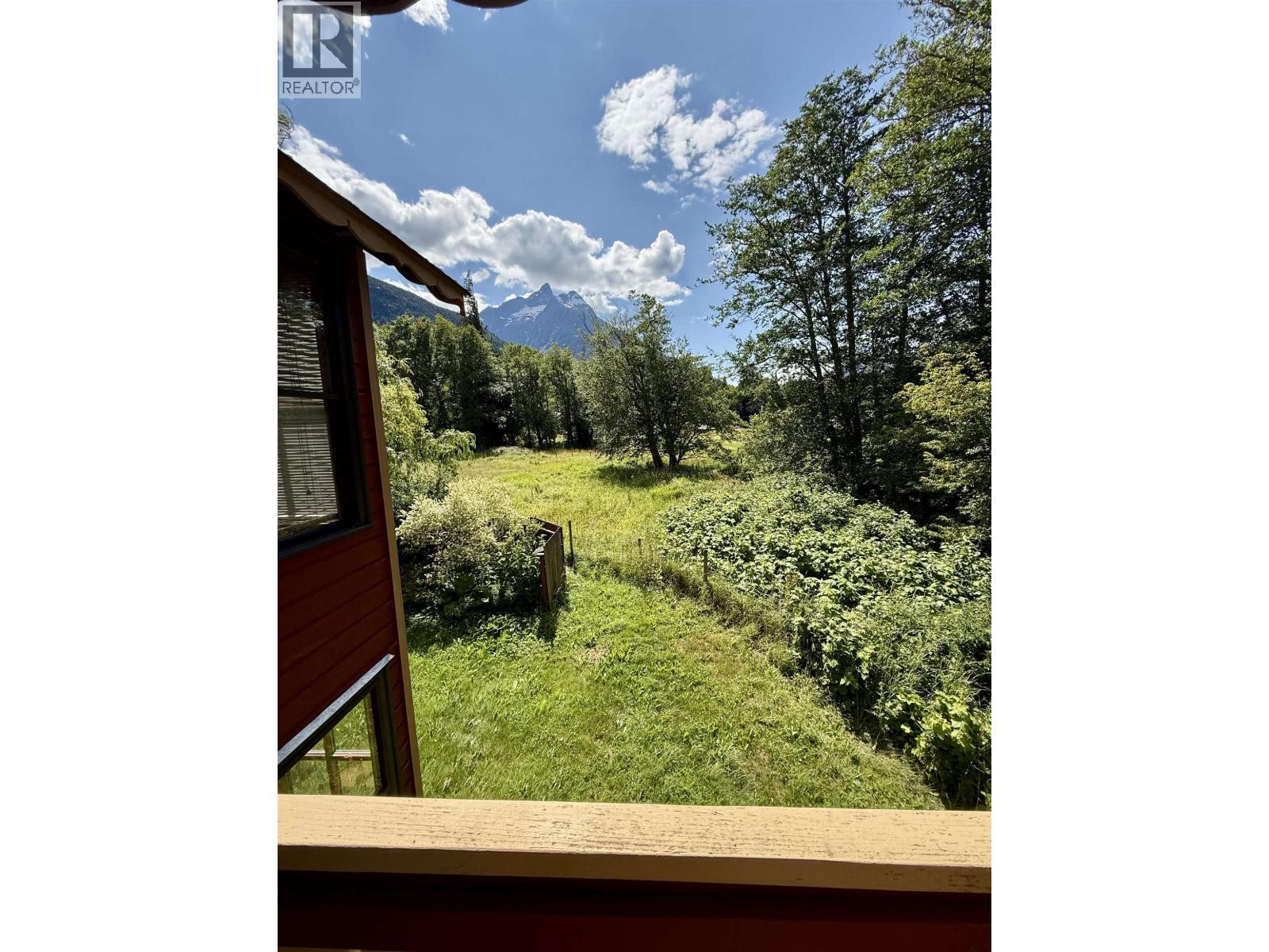 4233 MACKENZIE 20 HIGHWAY - 12