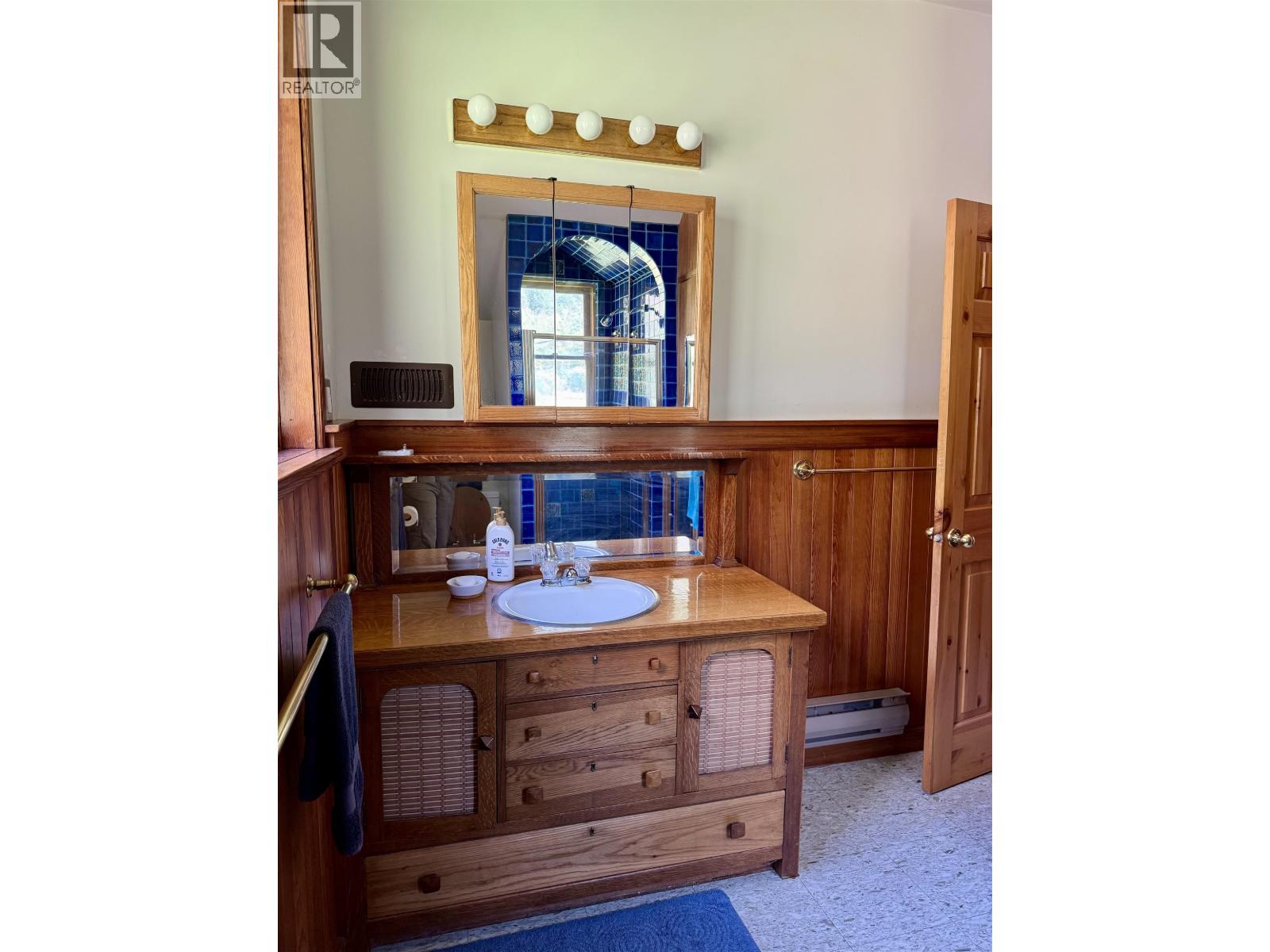 4233 MACKENZIE 20 HIGHWAY - 37