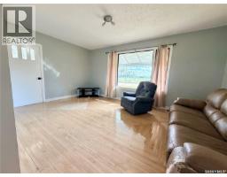104 Railway Avenue E, Neilburg, SK S0M2C0 Photo 9