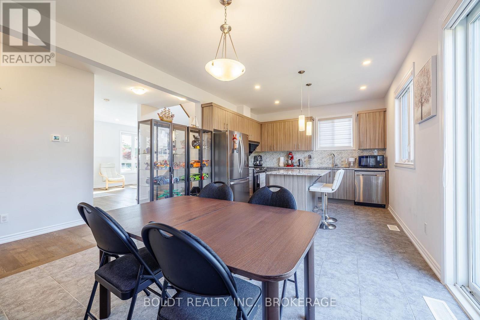 8037 BROOKSIDE DRIVE - Image 8