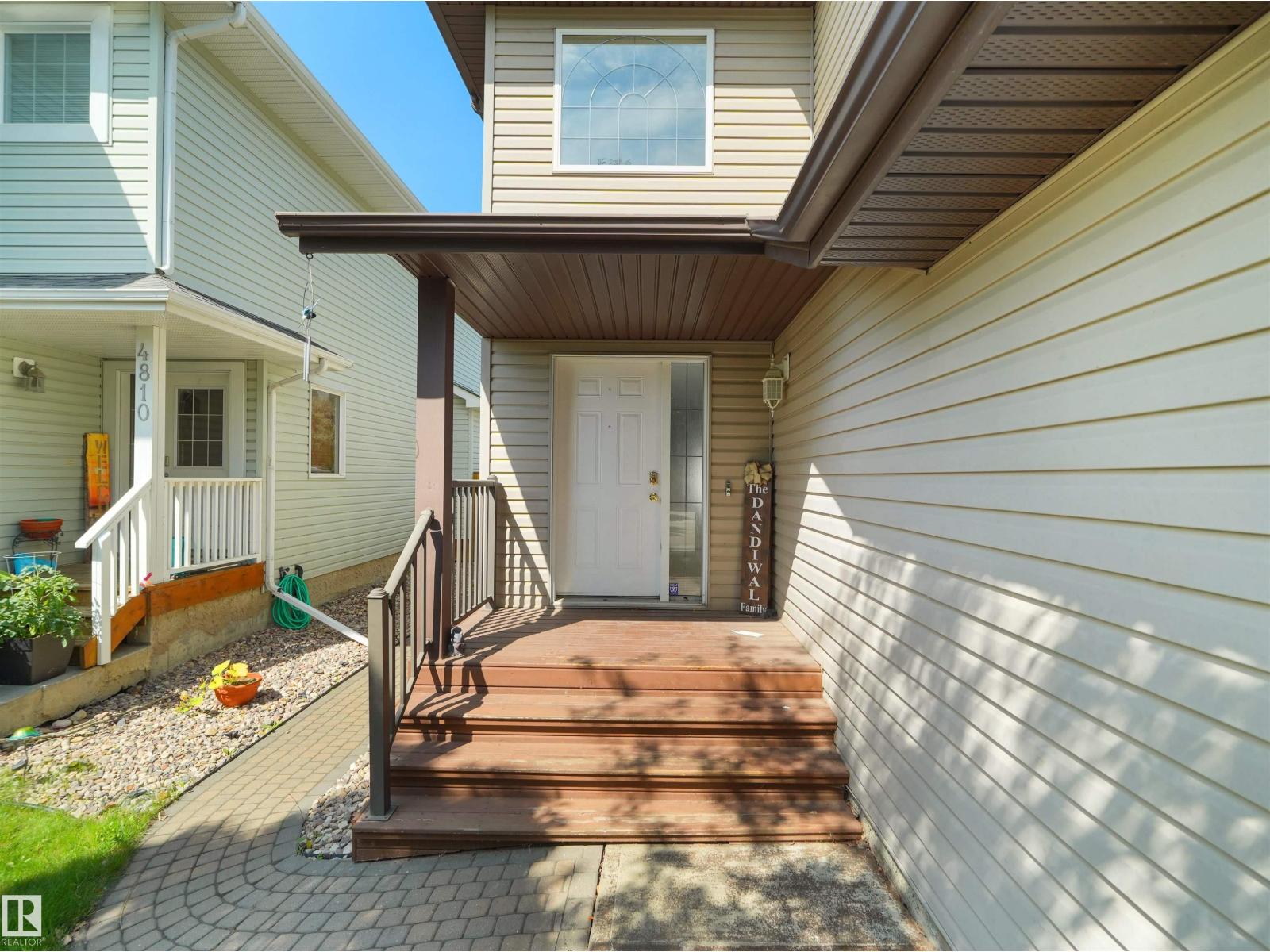 4808 34 Ave - 9