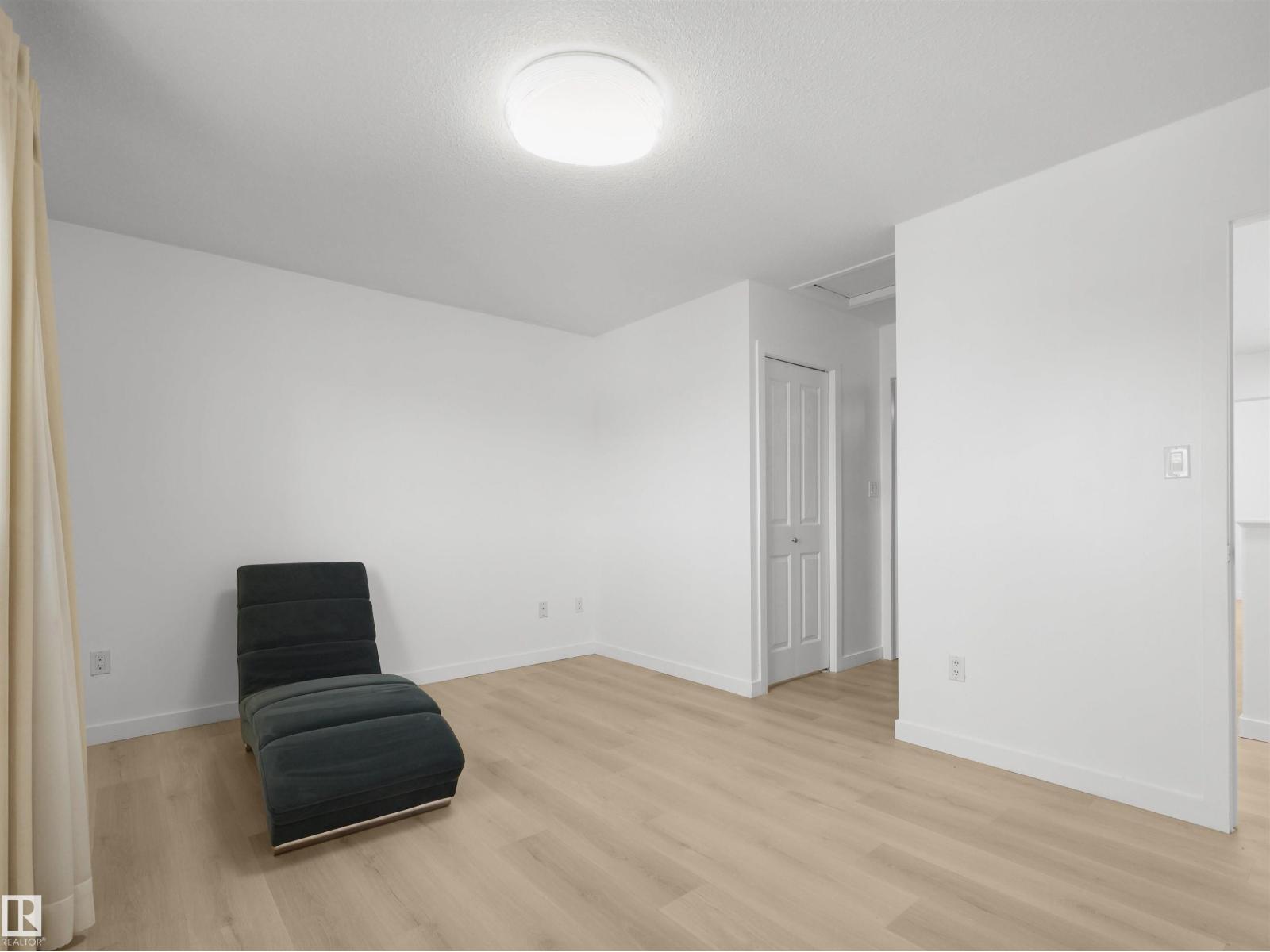 4808 34 Ave - 36