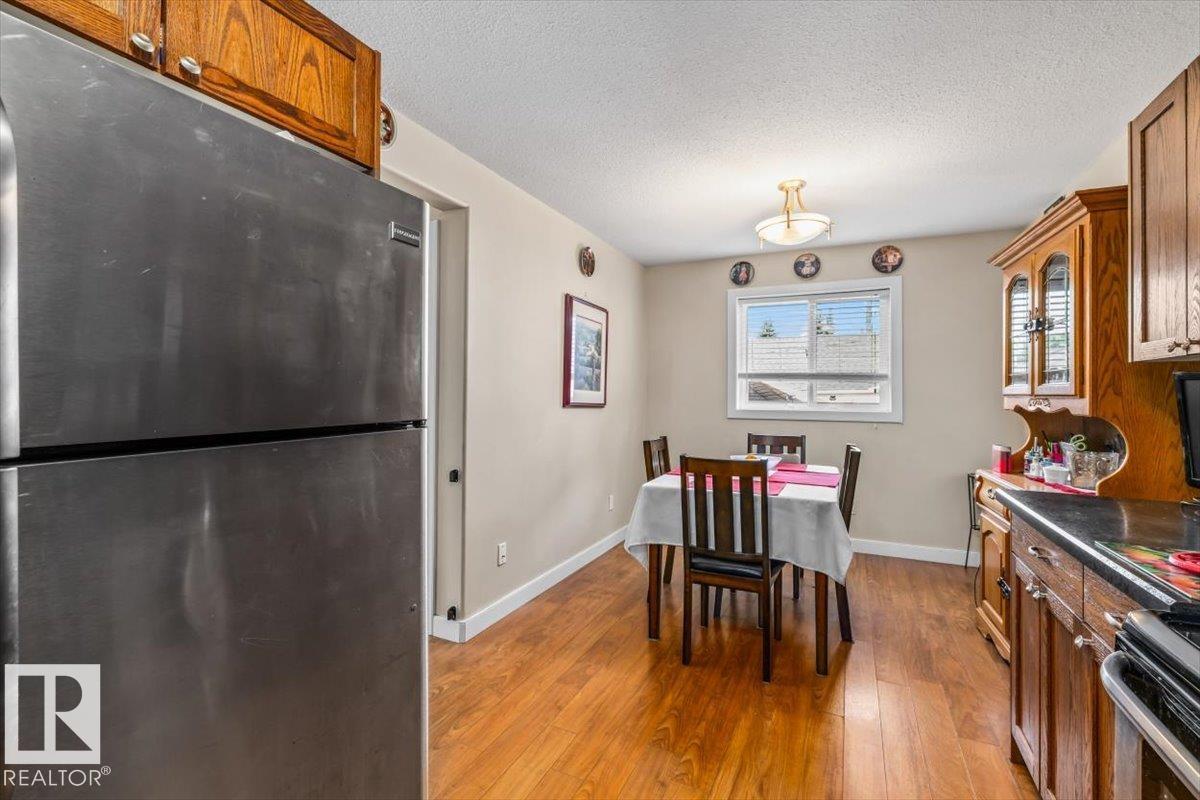 11436 88 ST NW - 6