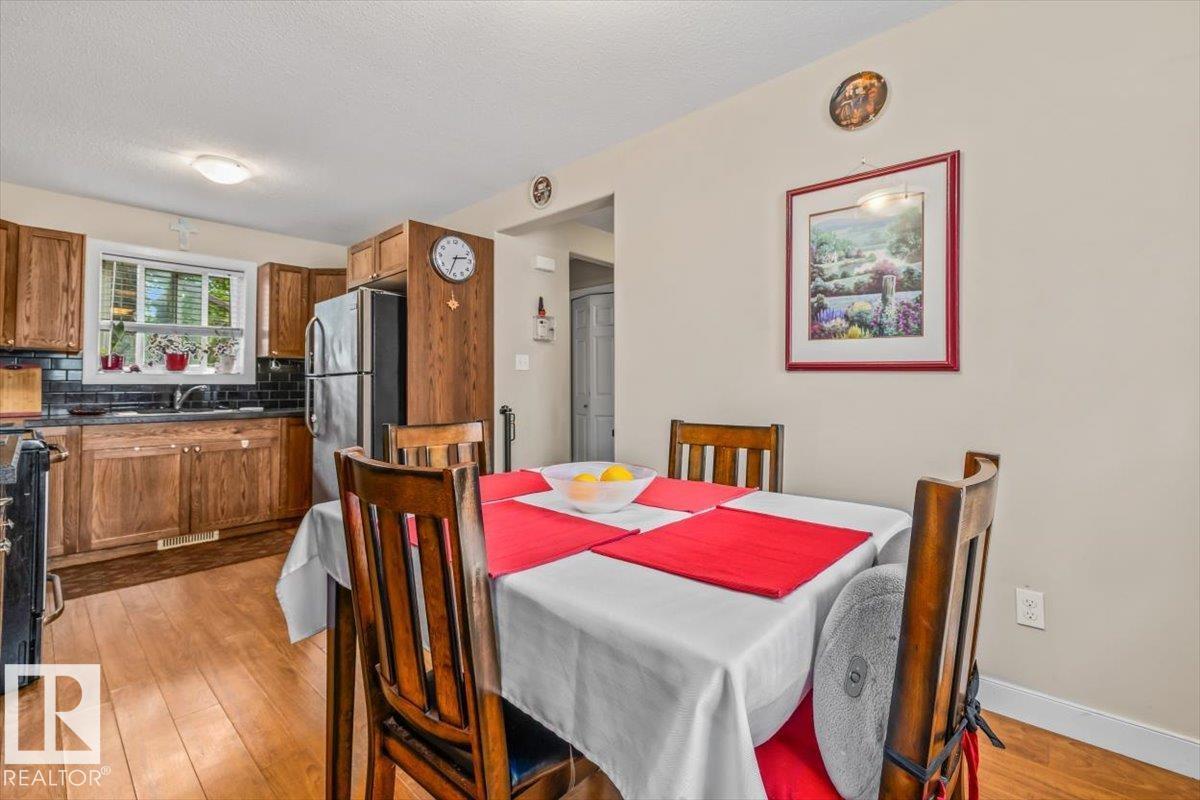 11436 88 ST NW - 8
