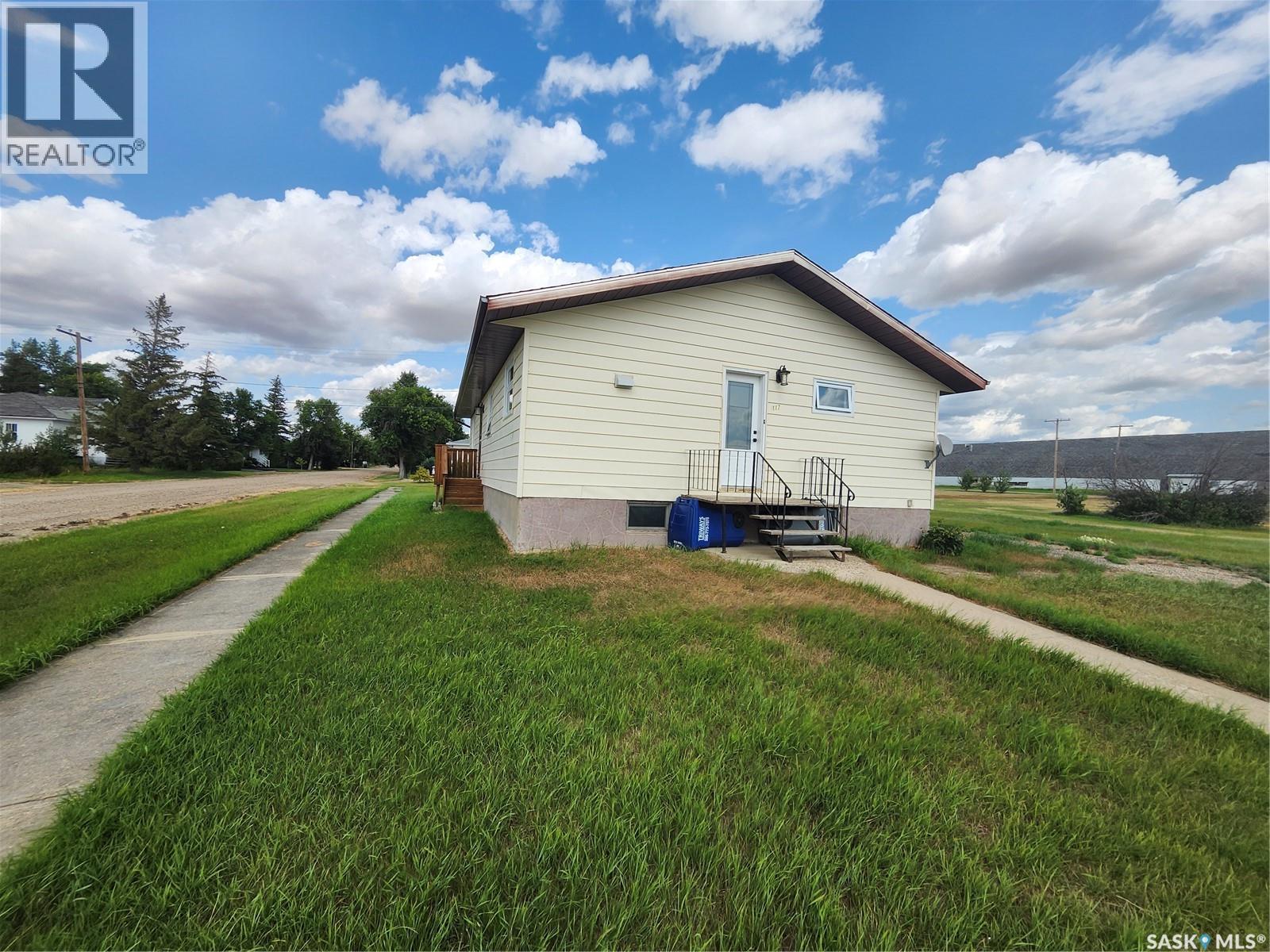 117 Railway AVENUE - 1
