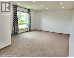 Games room - 117 Railway Avenue, Prelate, SK S0N2B0 Photo 10