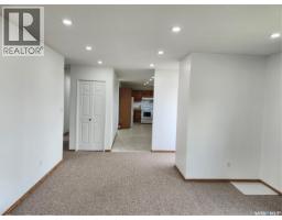 Living room - 117 Railway Avenue, Prelate, SK S0N2B0 Photo 8