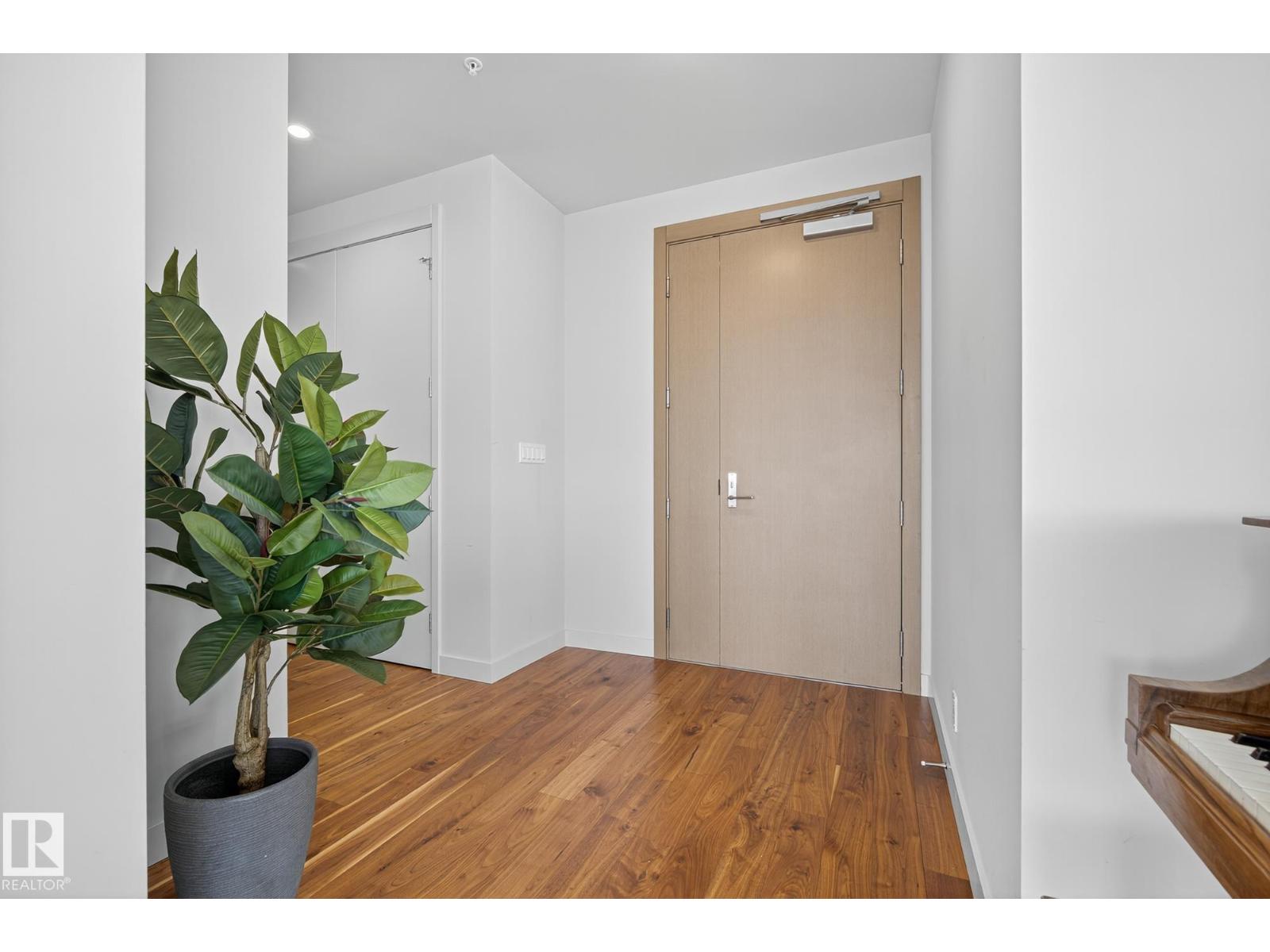 #4704 10360 102 ST NW - 30