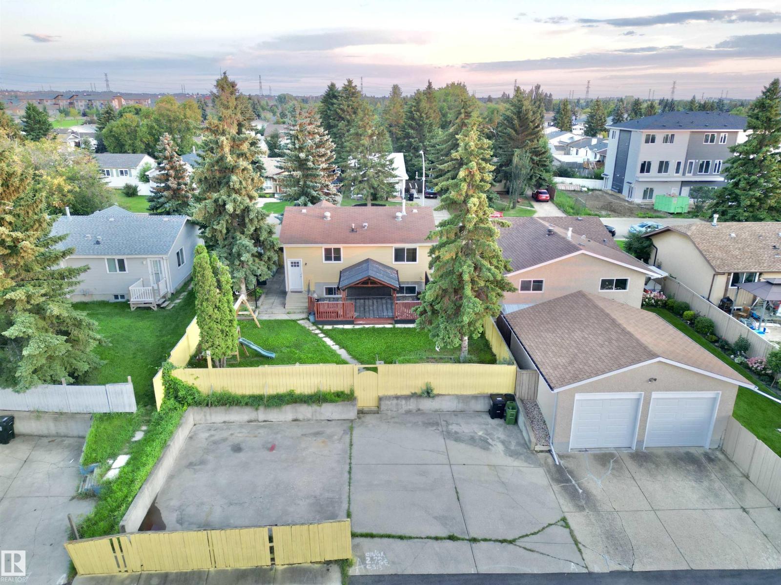 3520 17B AV NW - 5