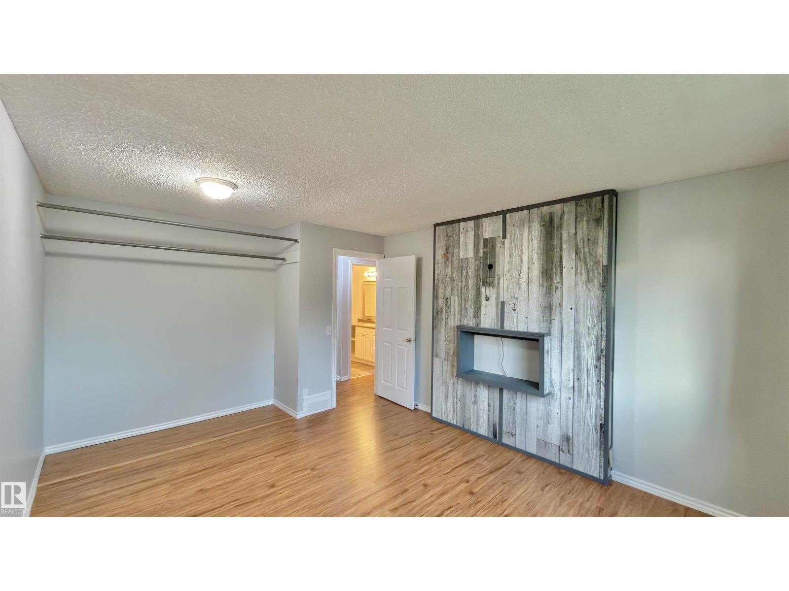 3520 17B AV NW - 17