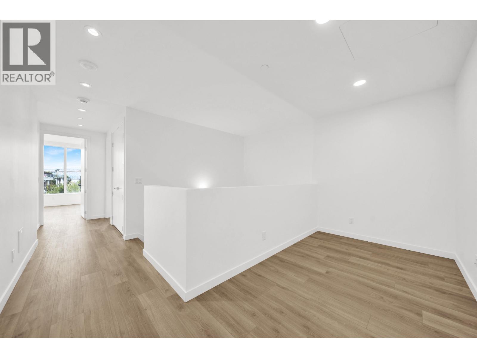 102 660 QUAYSIDE DRIVE, New Westminster