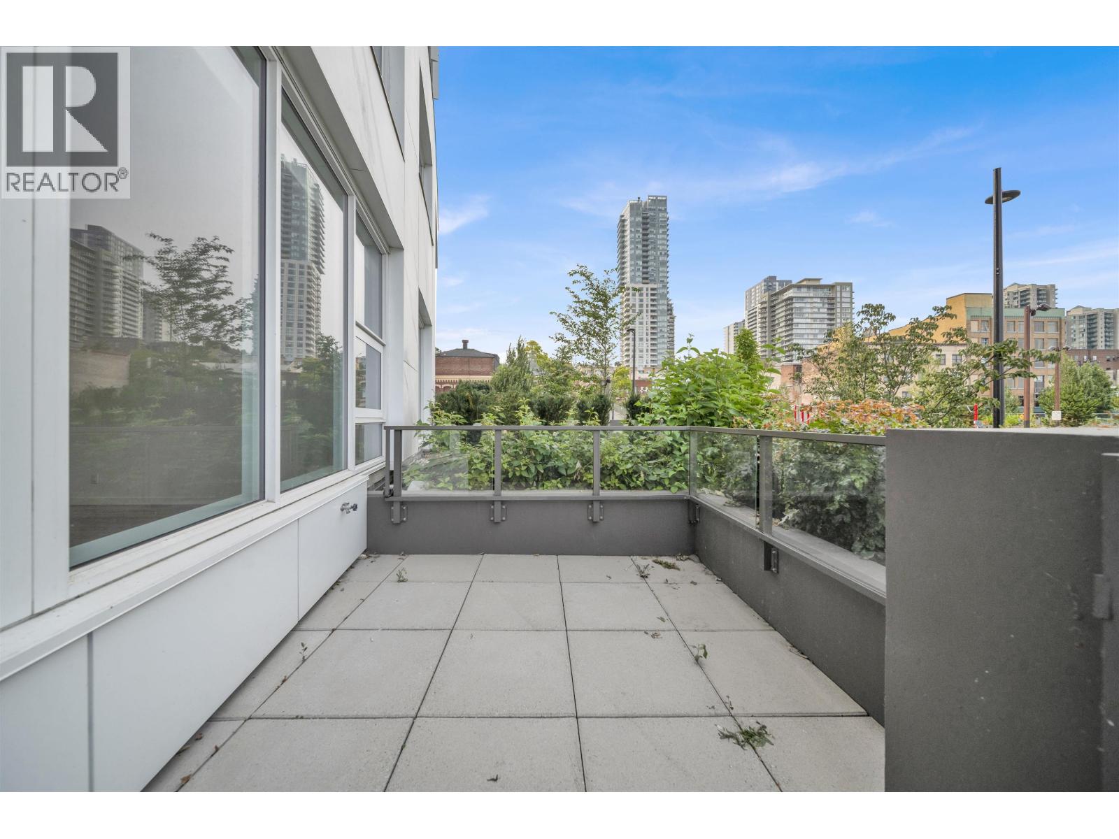 102 660 QUAYSIDE DRIVE, New Westminster
