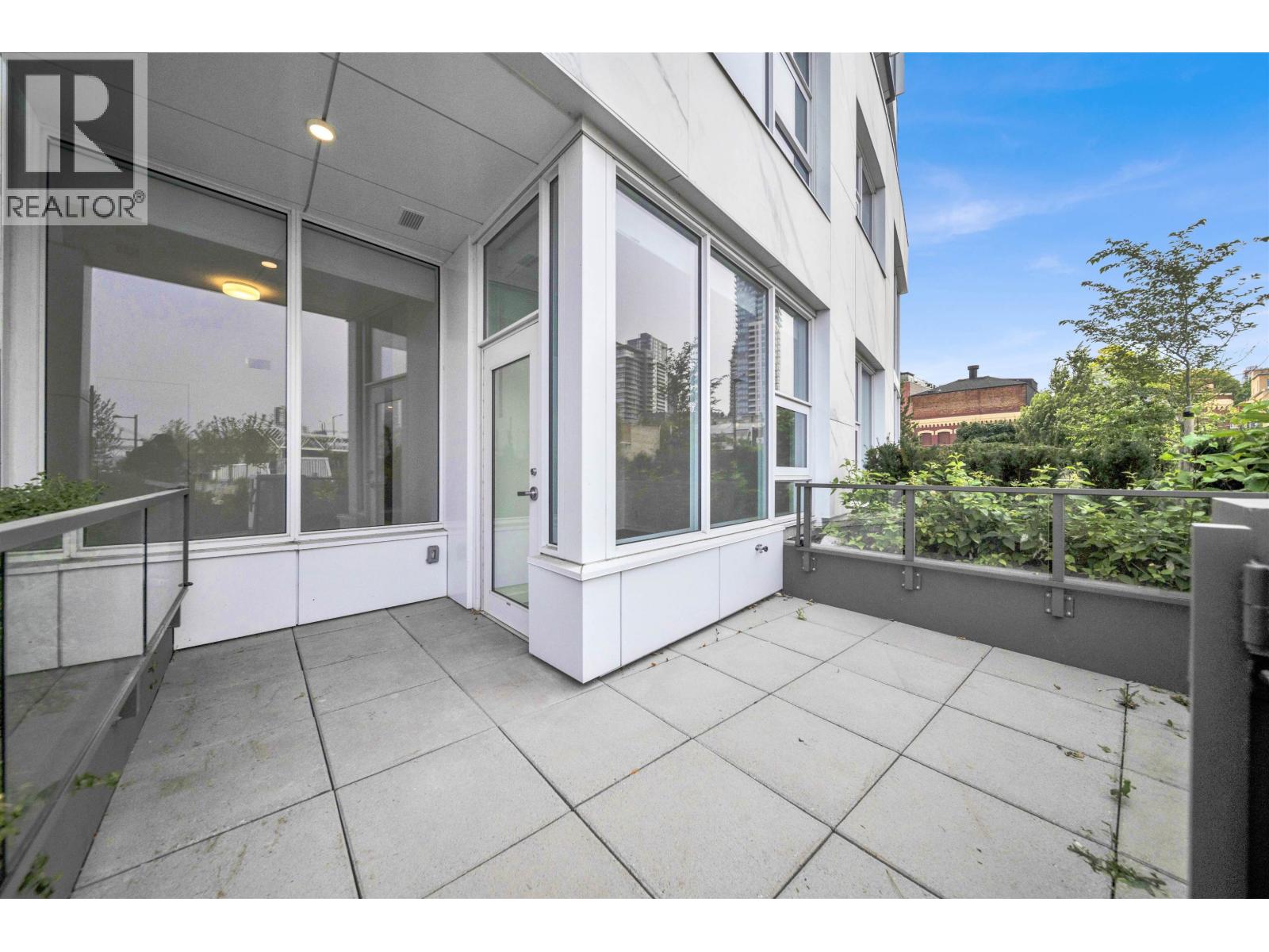 102 660 QUAYSIDE DRIVE, New Westminster
