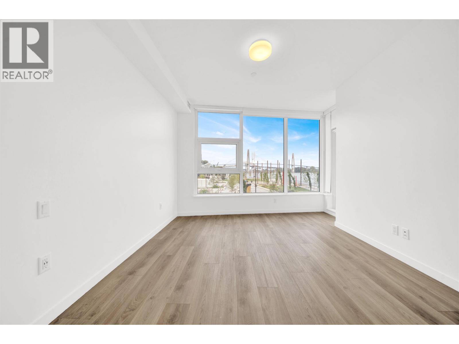102 660 QUAYSIDE DRIVE, New Westminster
