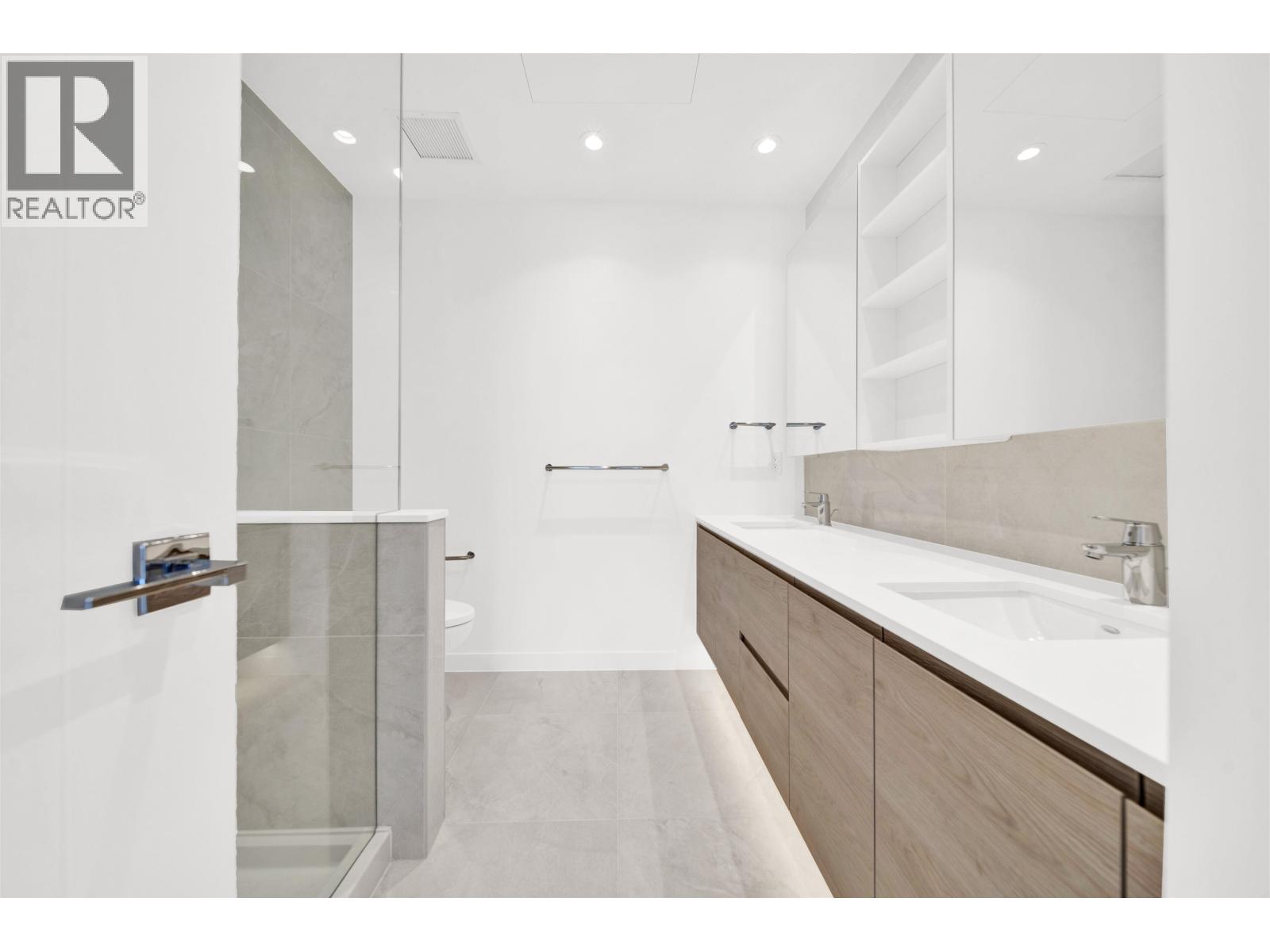 102 660 QUAYSIDE DRIVE, New Westminster