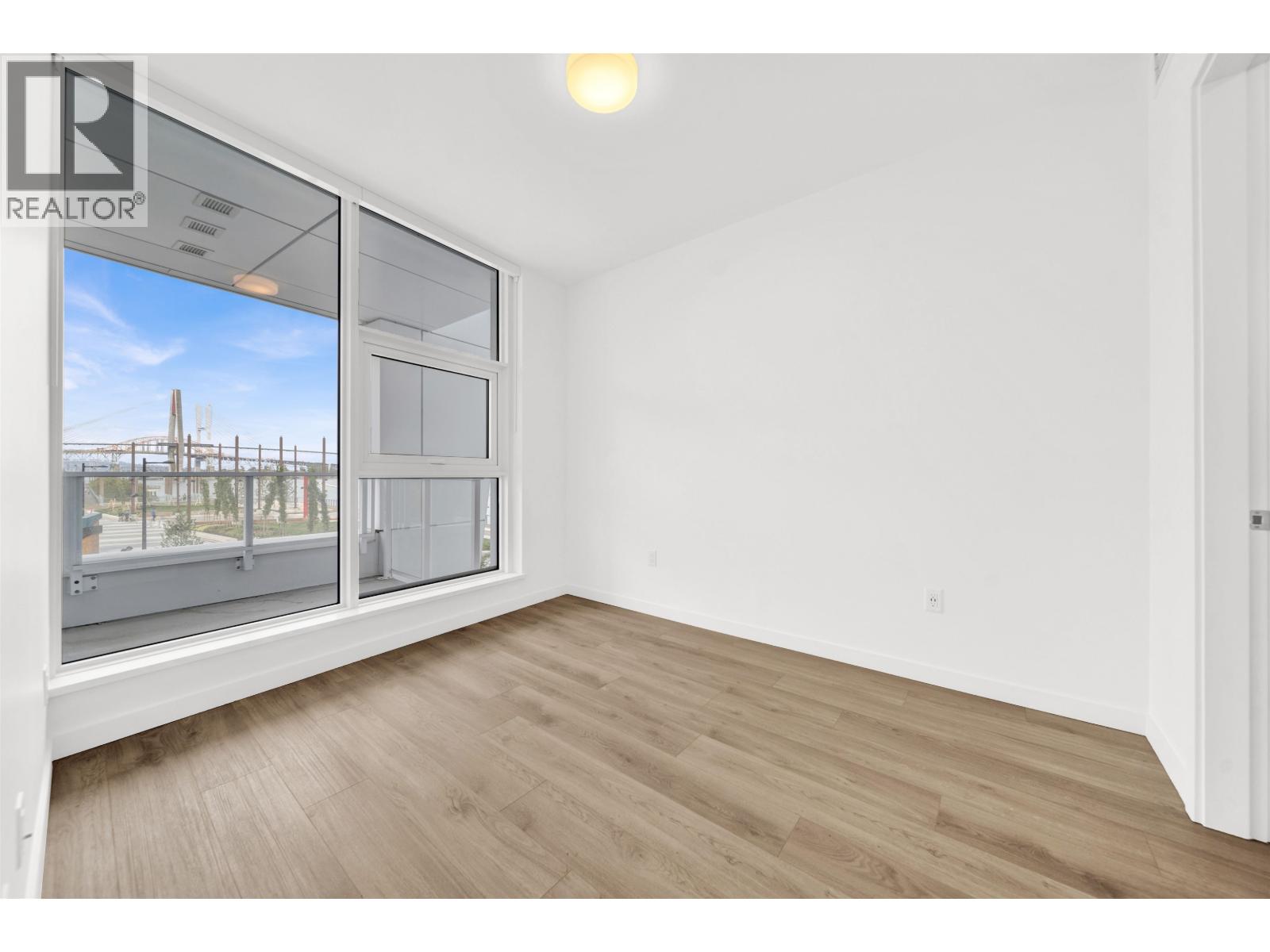 102 660 QUAYSIDE DRIVE, New Westminster