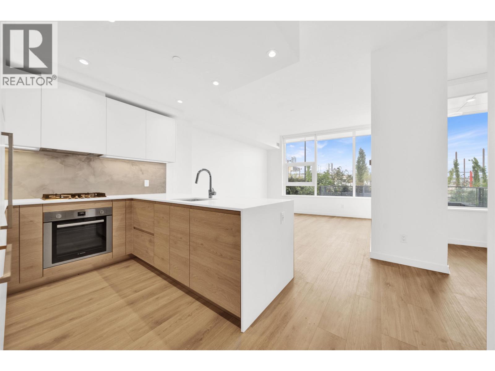 102 660 QUAYSIDE DRIVE, New Westminster