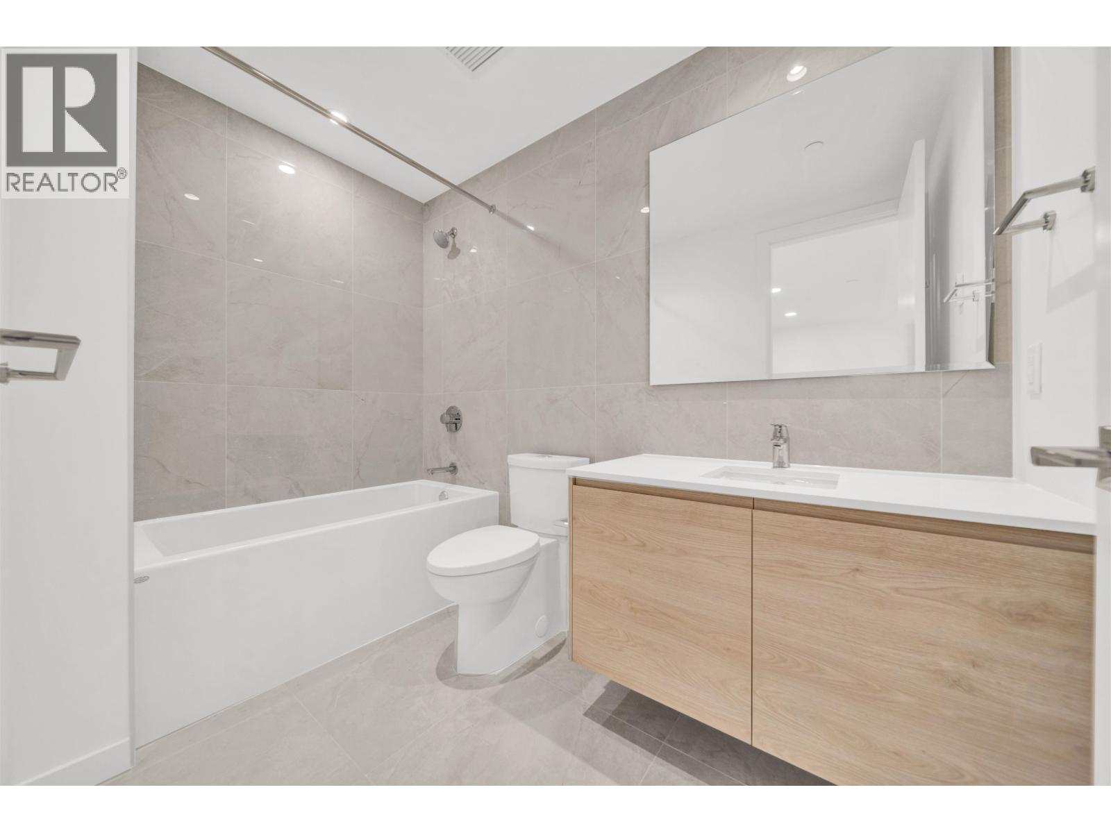 102 660 QUAYSIDE DRIVE, New Westminster
