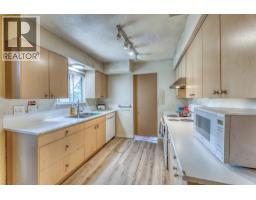 920 Harris Avenue, Coquitlam, BC V3K1S1 Photo 12