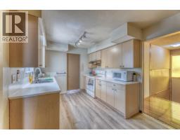 920 Harris Avenue, Coquitlam, BC V3K1S1 Photo 11