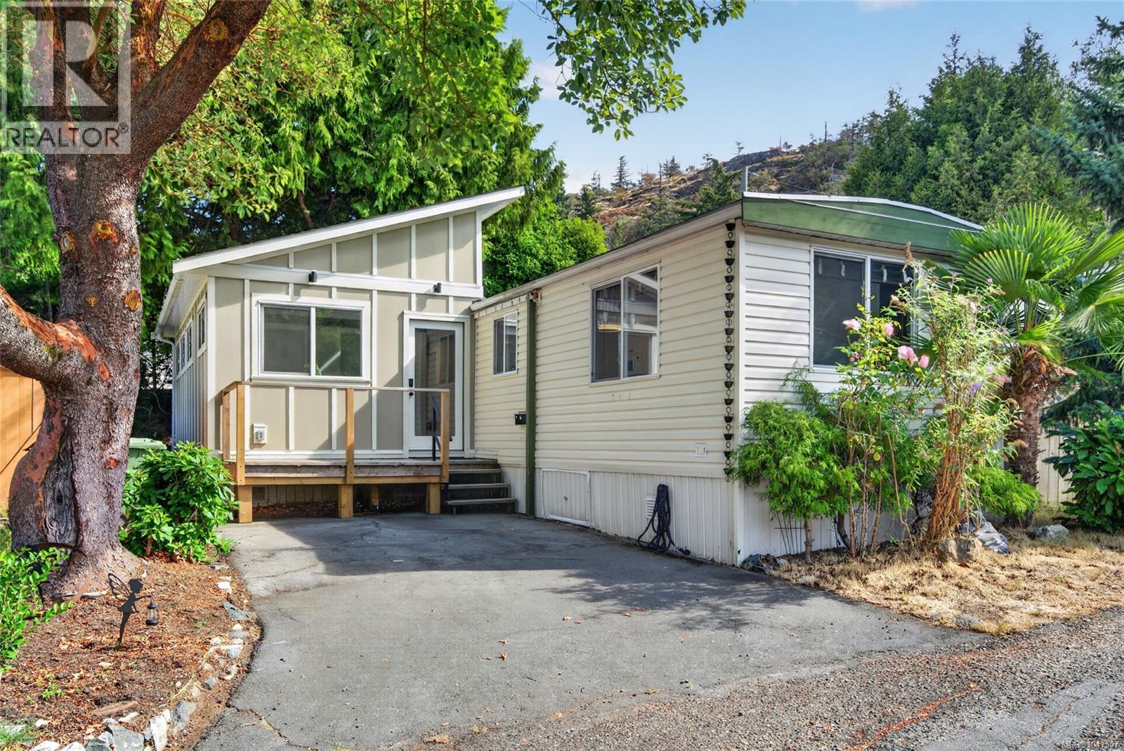 #48 2587 SELWYN Rd - 1