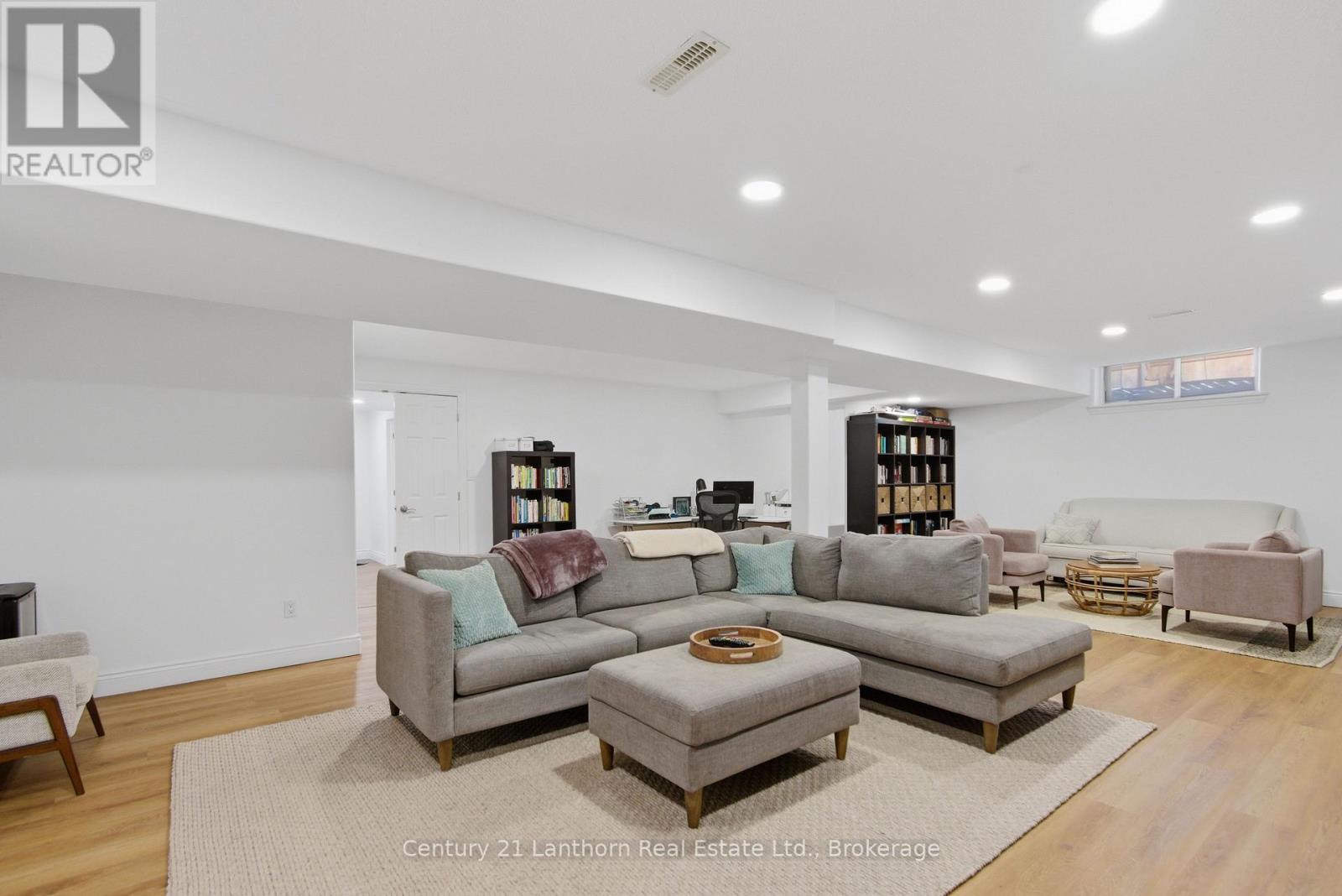 28 HICKORY GROVE - Image 26