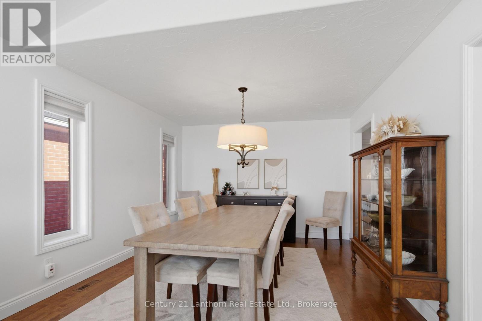 28 HICKORY GROVE - Image 8