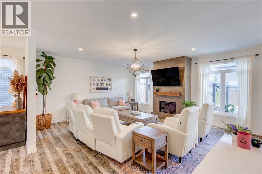 #174 1061 EAGLETRACE Drive - 13