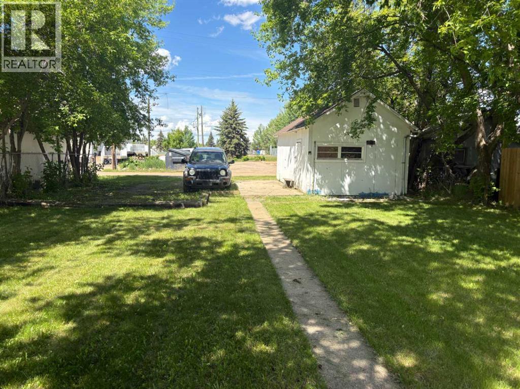 5310 46 Avenue - 2