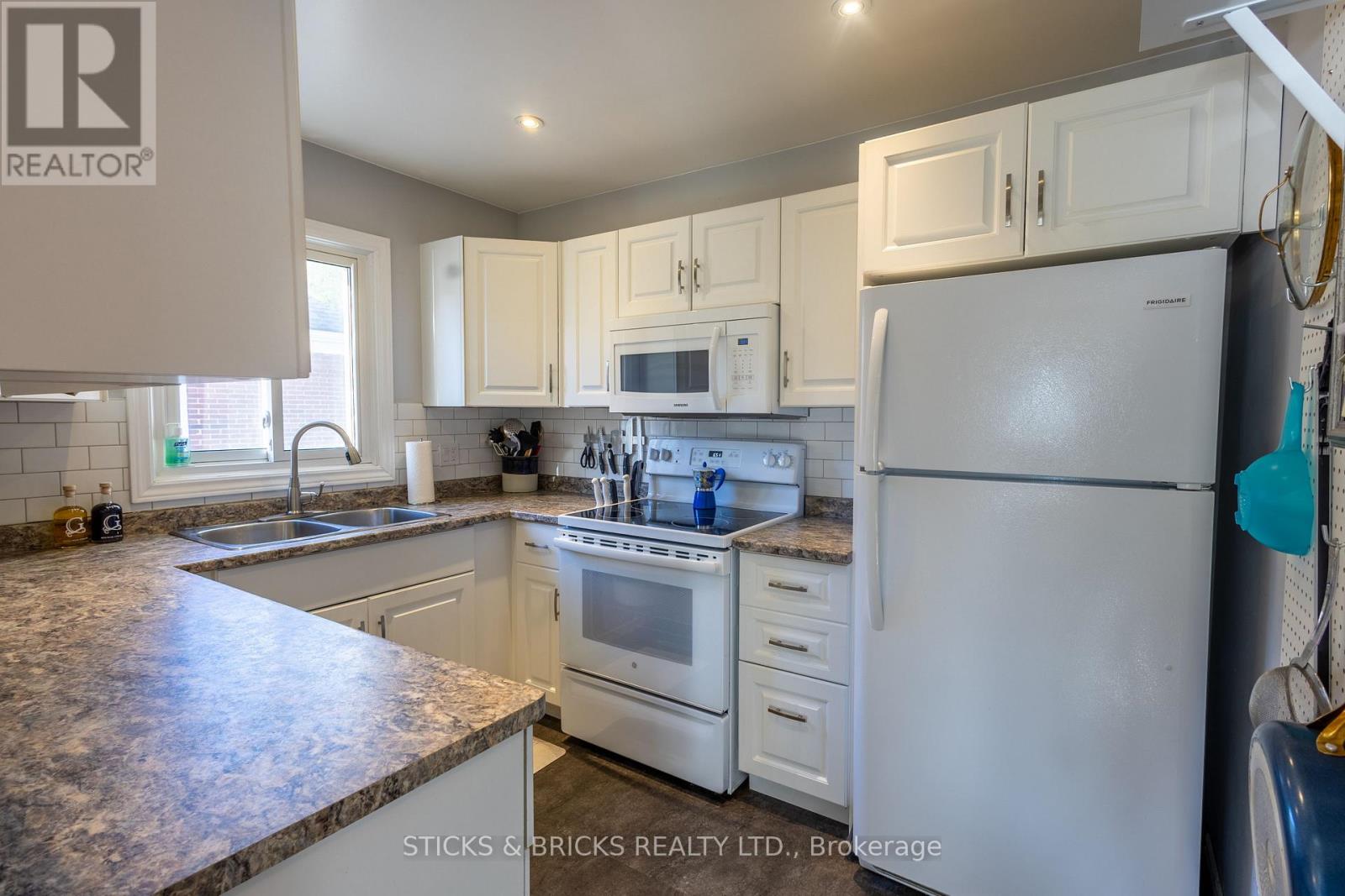 6088 DORCHESTER ROAD - Image 13