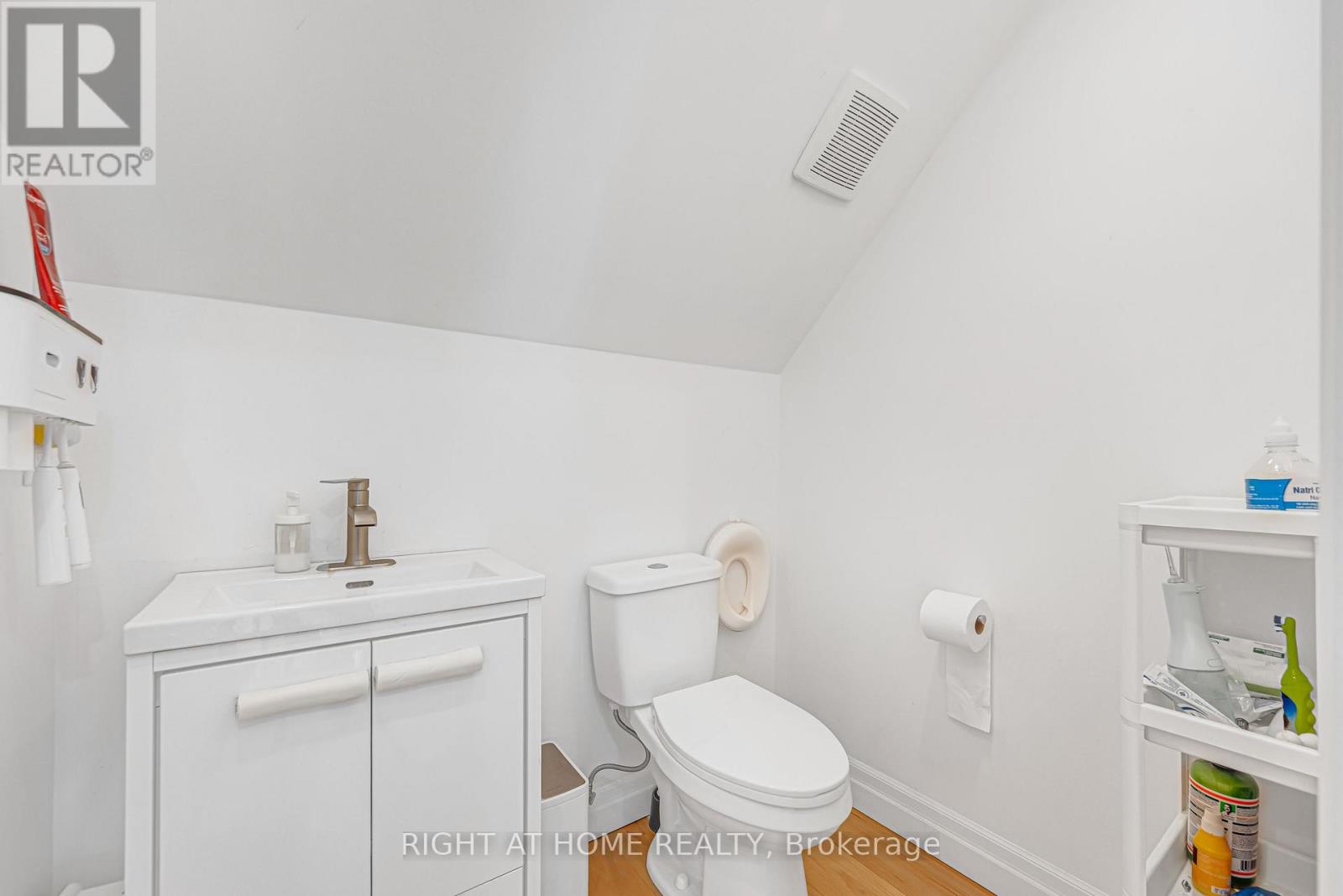 121 HEARST CIRCLE - Image 30