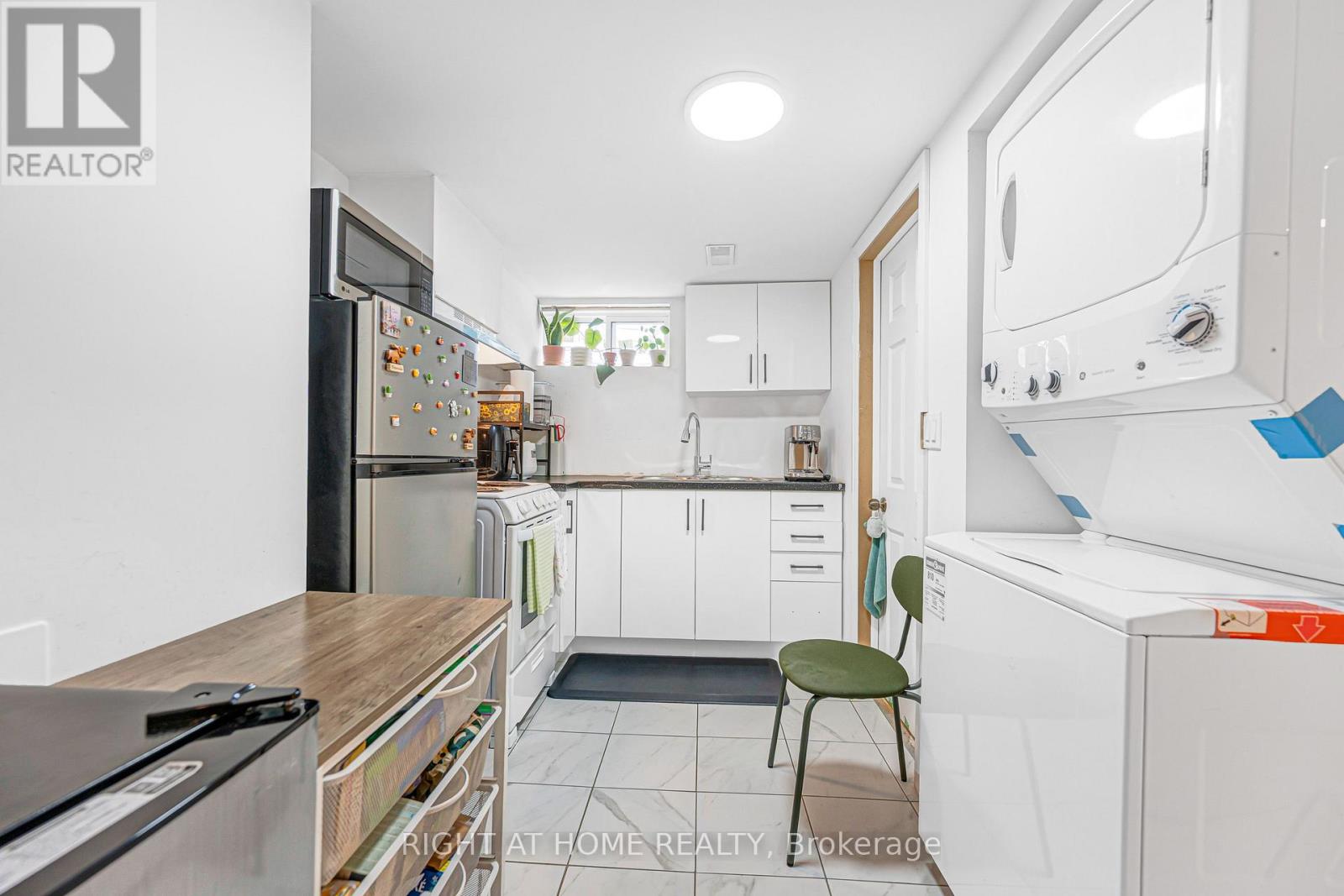 121 HEARST CIRCLE - 35