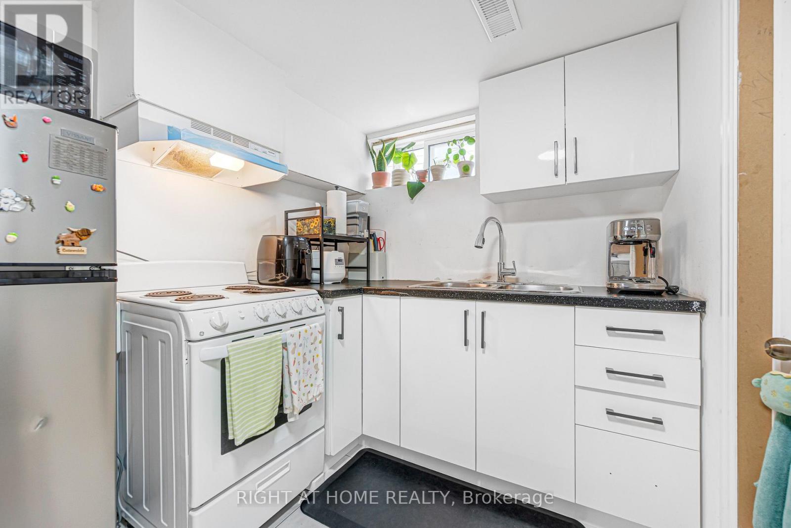 121 HEARST CIRCLE - 36