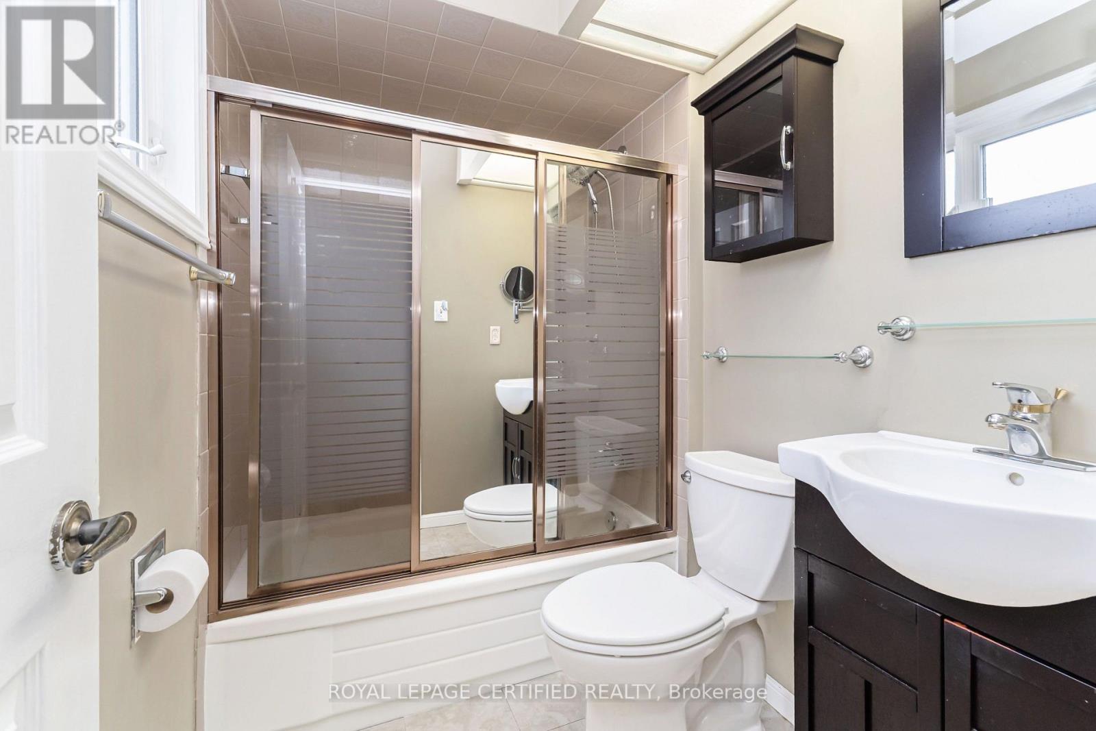 14 BROOMFIELD COURT - 17