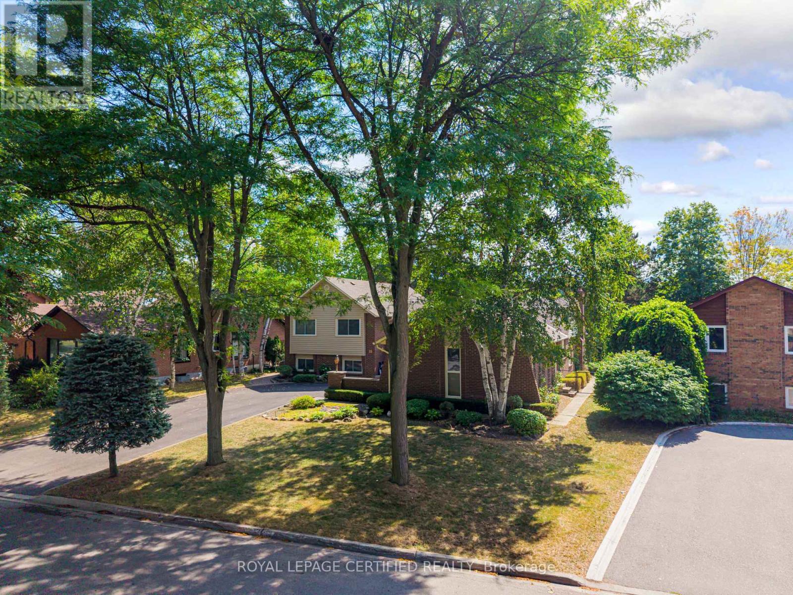 14 BROOMFIELD COURT - Image 30