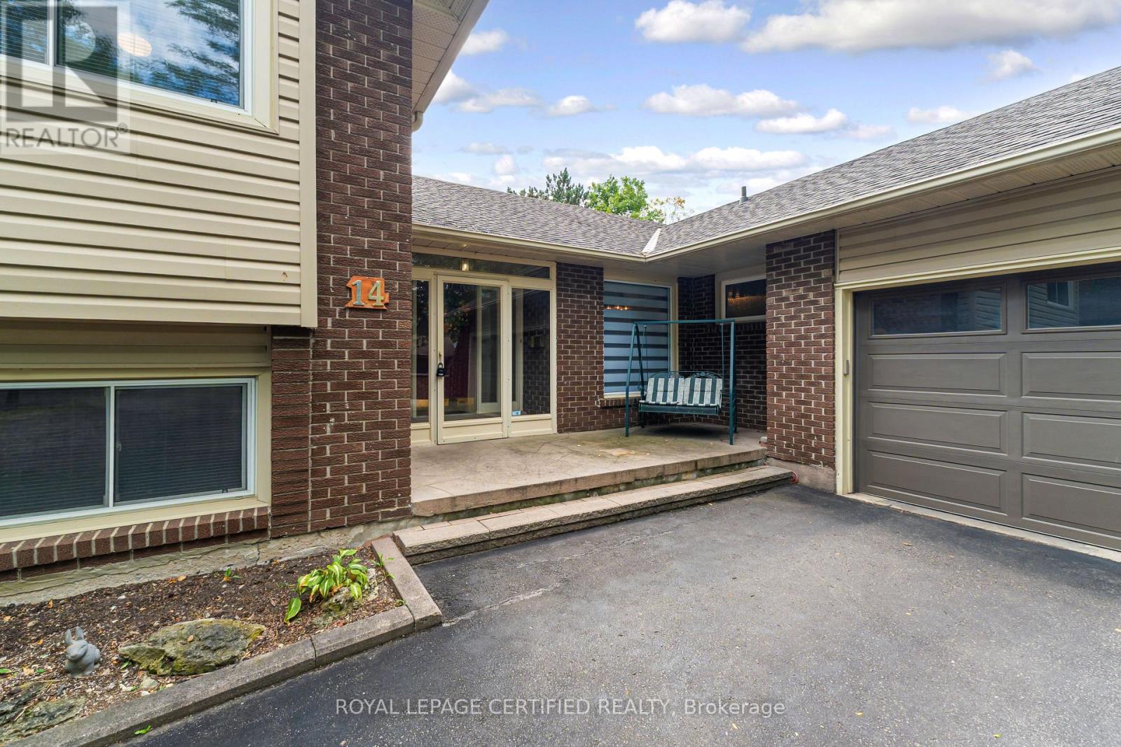 14 BROOMFIELD COURT - 4