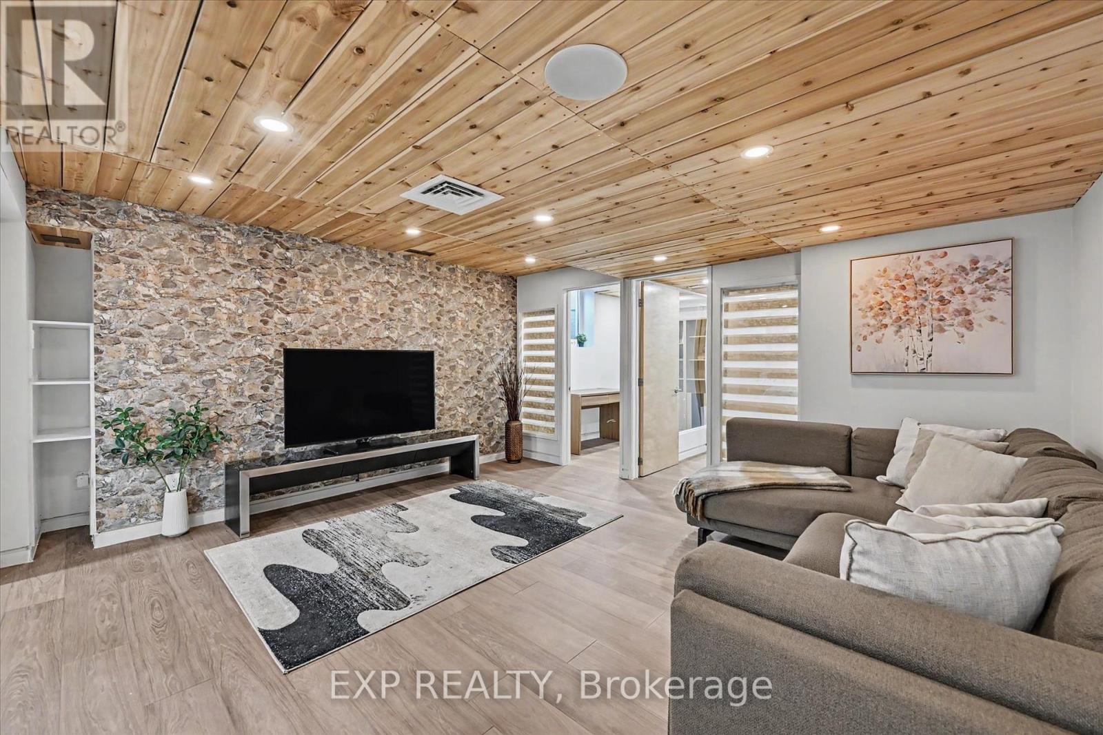 2376 OAKHAVEN DRIVE - Image 32