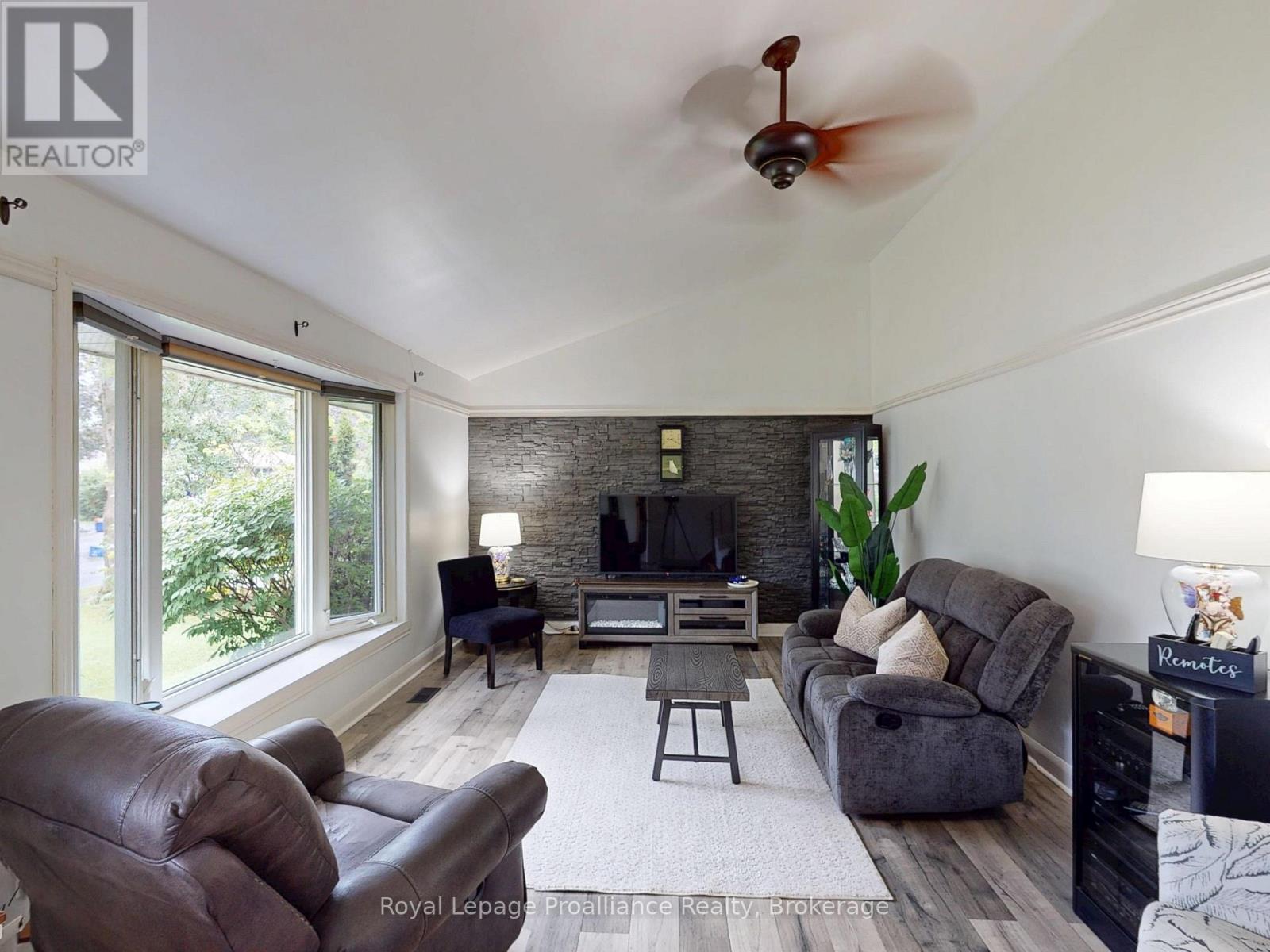 32 GLEN ROAD - 5