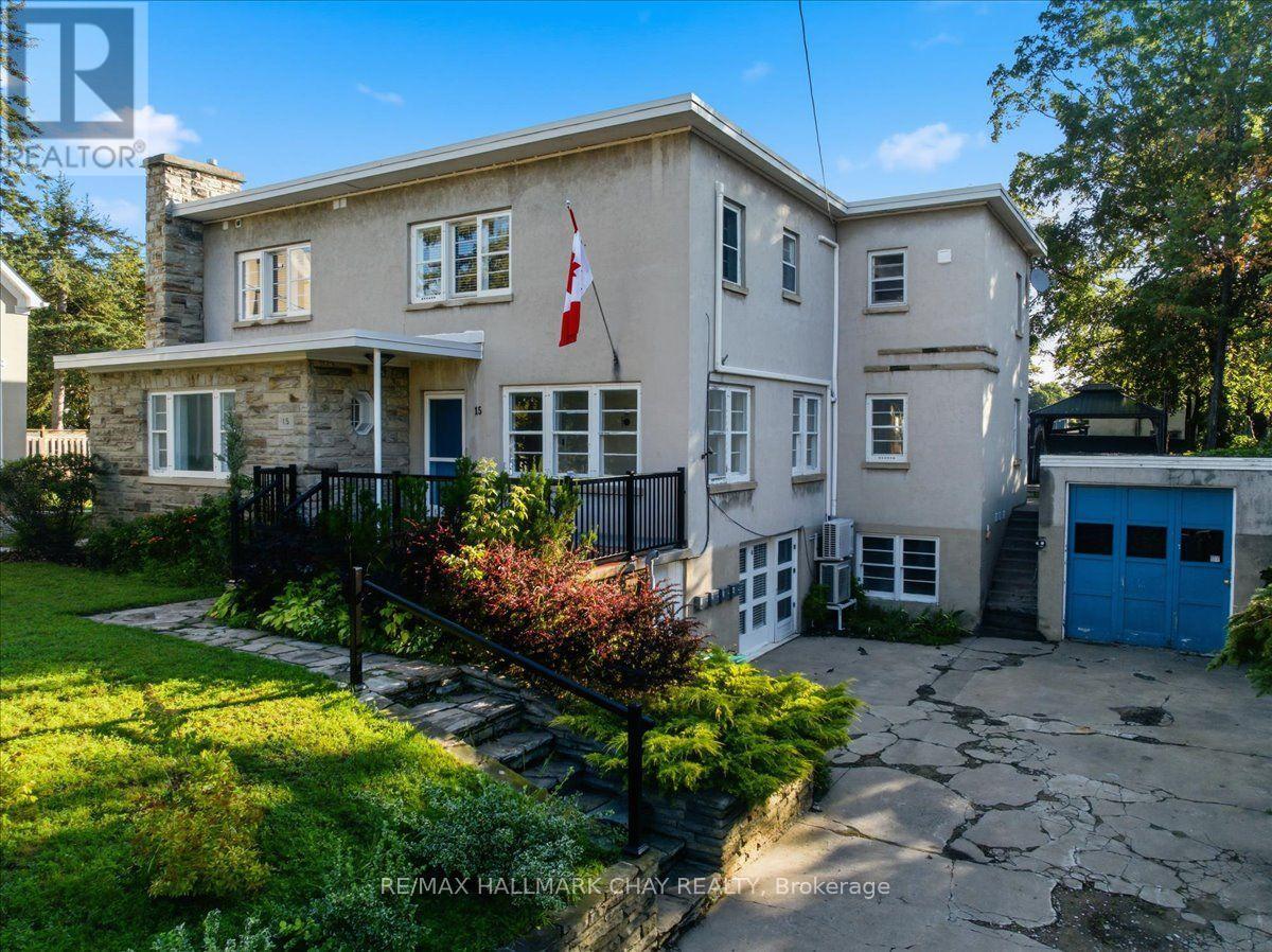 4 - 15 PARKSIDE DRIVE