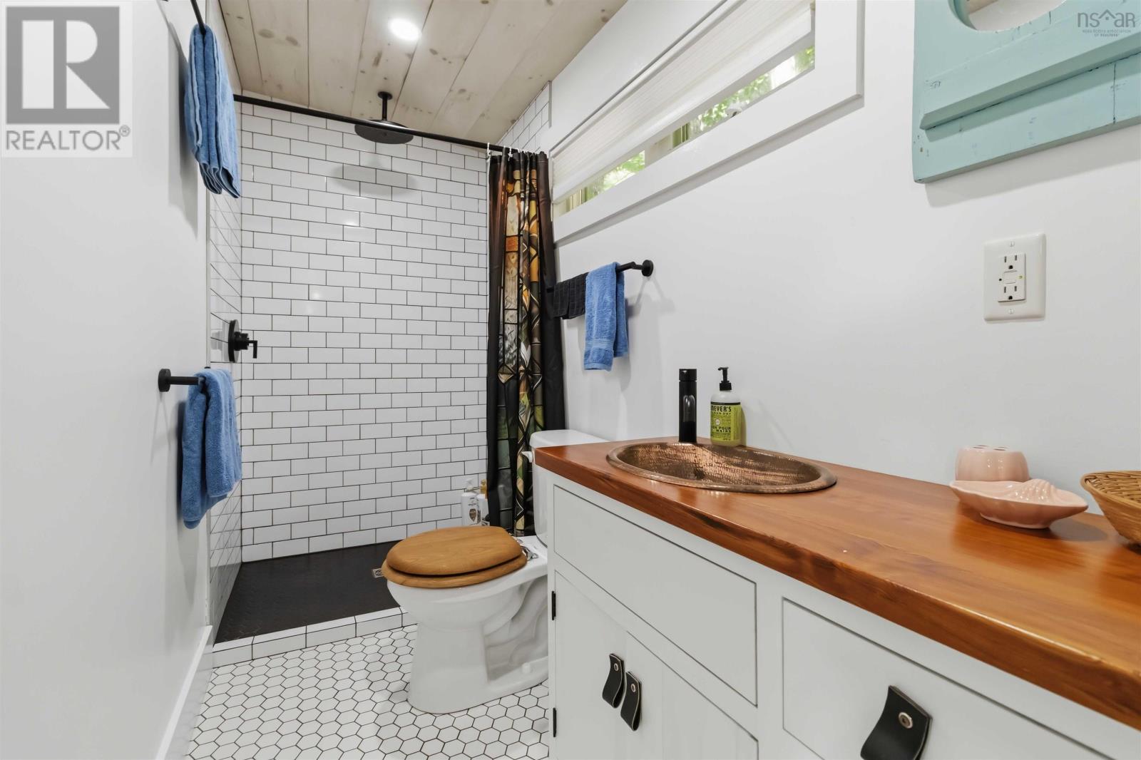 Property 38 of 50 of 2279 Medway River Road