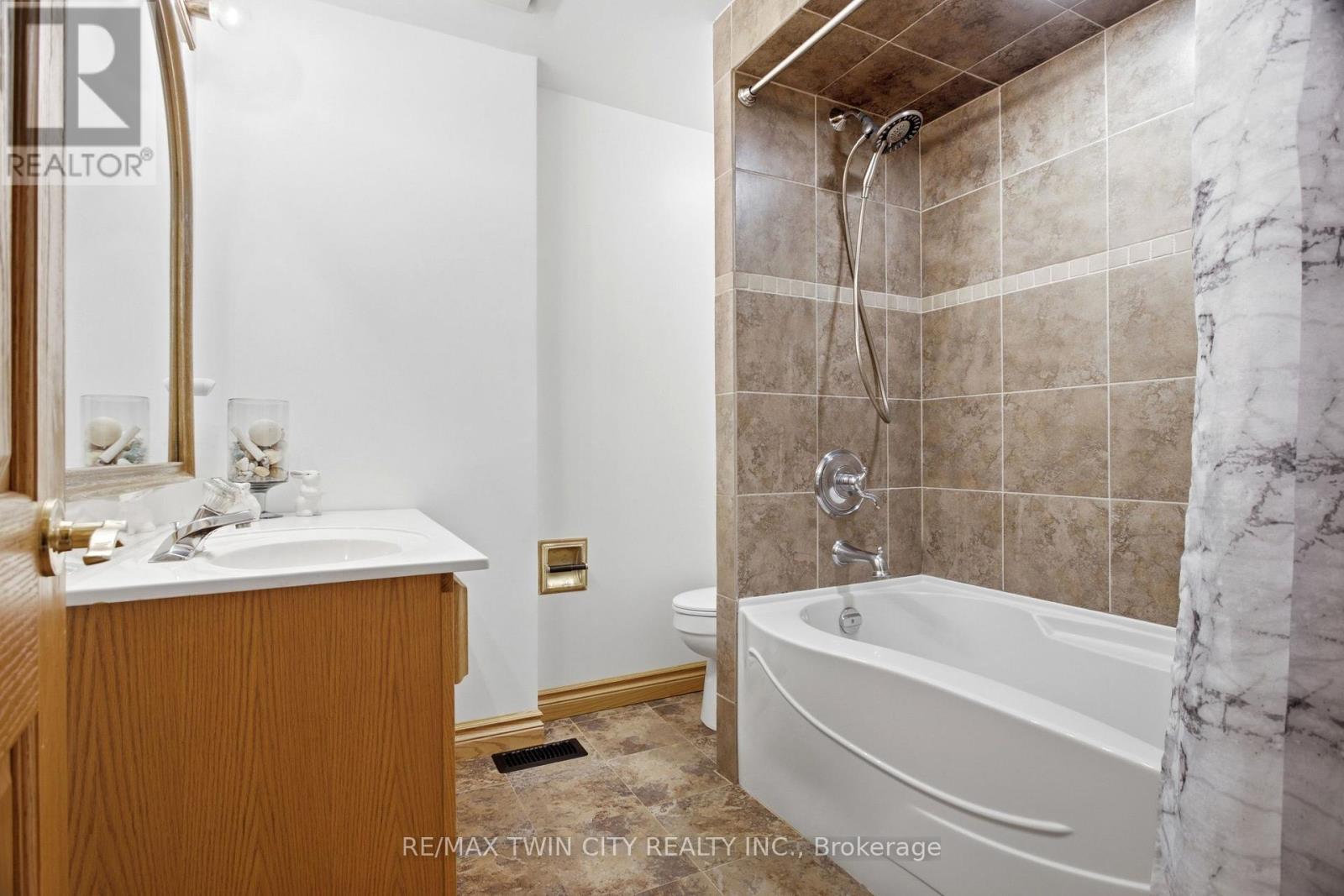 25 ALICE CRESCENT - Image 29