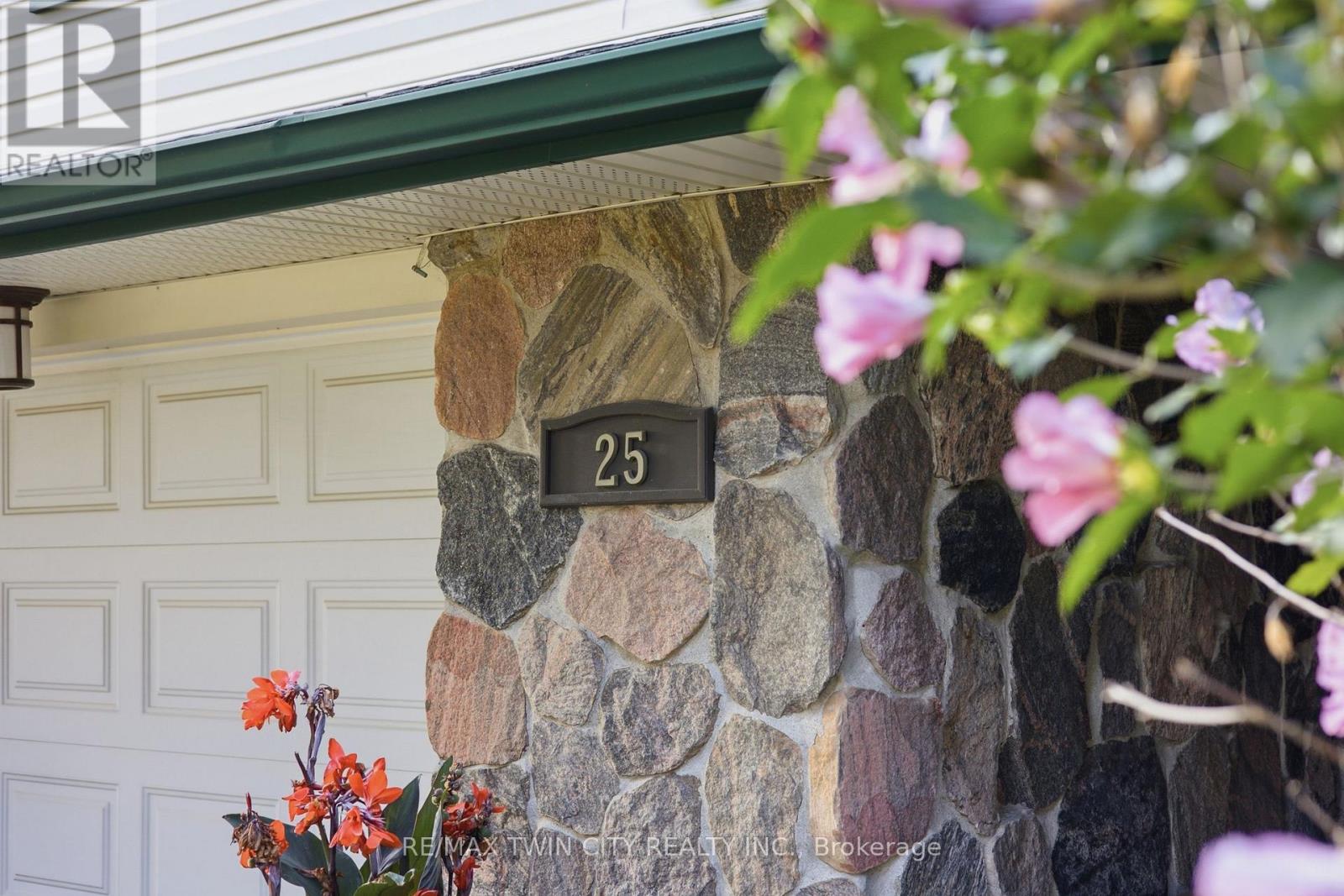 25 ALICE CRESCENT - 44