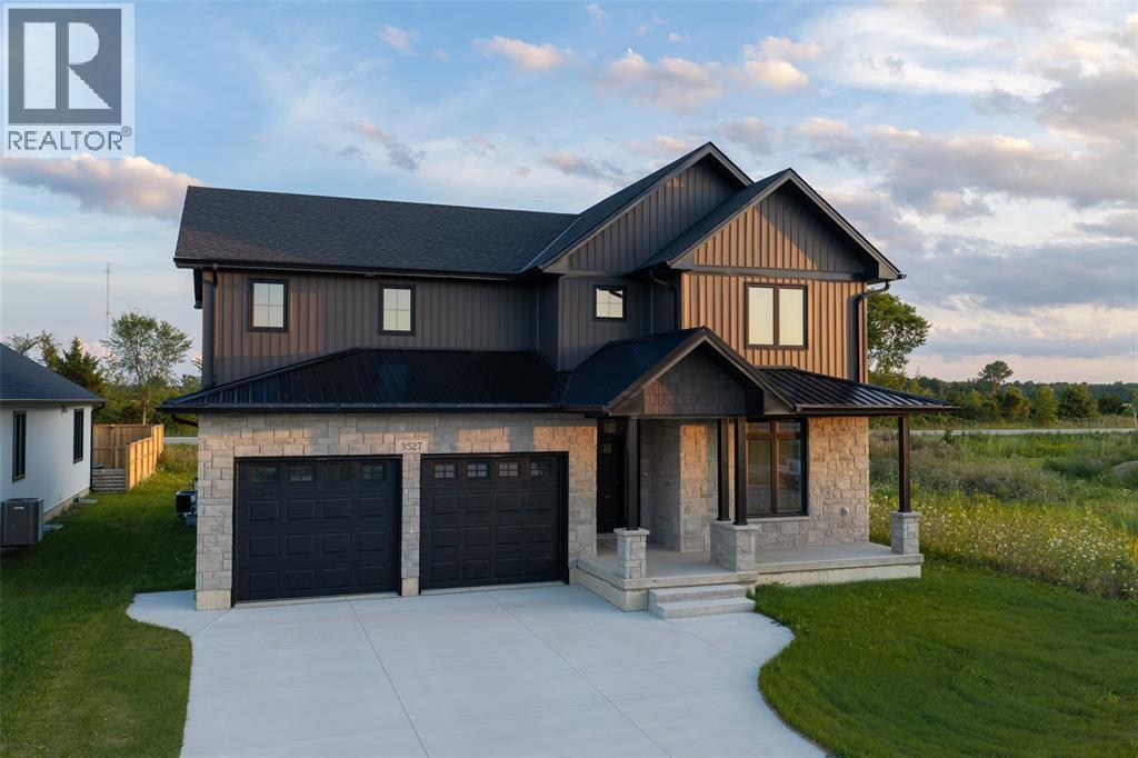 Detached at 3527 PAUL CRESCENT, Plympton-Wyoming, ON