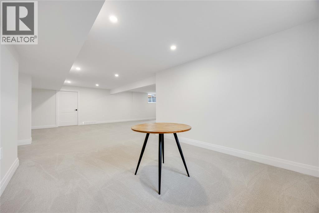 3527 PAUL CRESCENT - 44