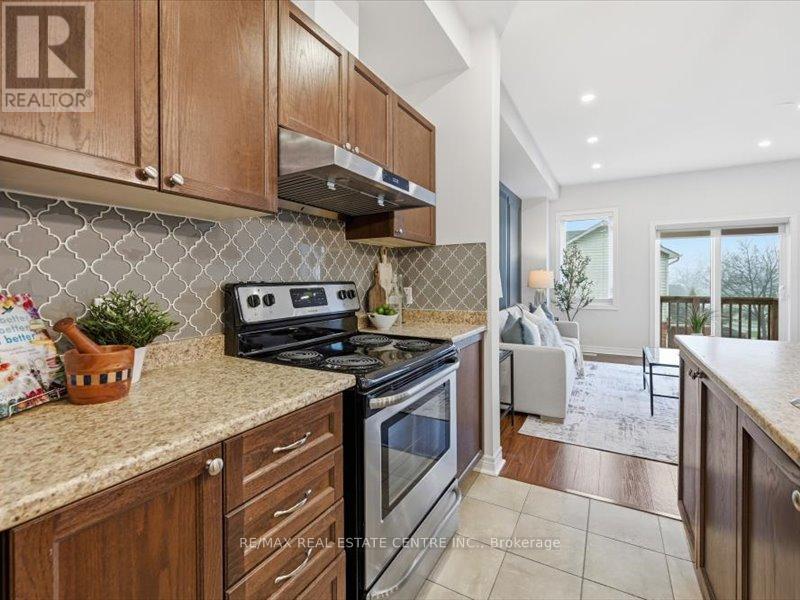 #9 122 DUNDAS STREET E - 16