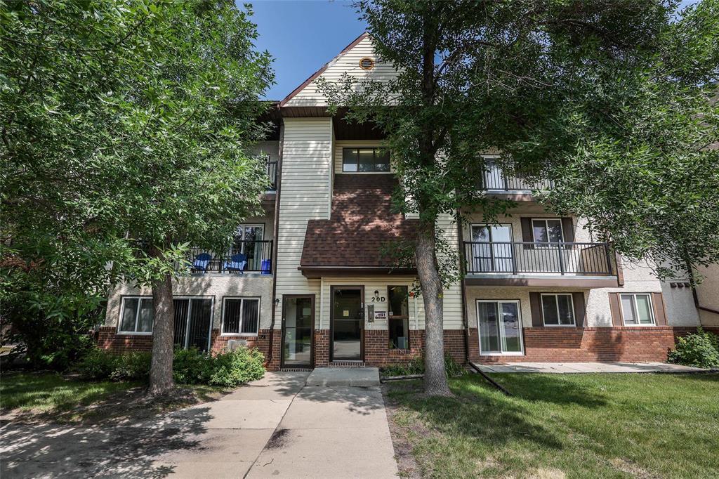20 Lake Crest Road, Winnipeg, Manitoba, R3T5J8, Winnipeg, Manitoba — photo 1 of 5