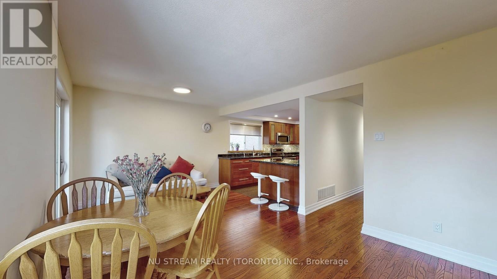 15 BOND CRESCENT - 11